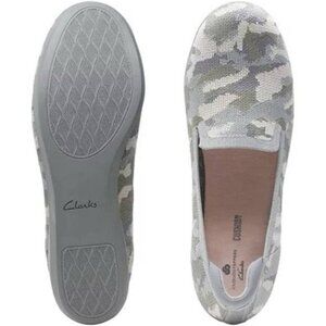Clarks Carly Dream Loafer in Khaki Camouflage Size 6M NEW